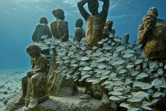 بالفيديو والصور.. افتتاح أول متحف تماثيل تحت الماء في أوروبا صورة رقم 26