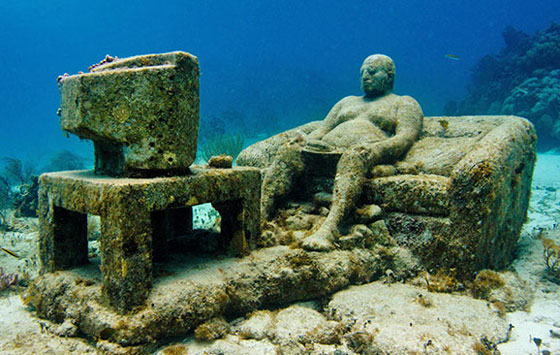 بالفيديو والصور.. افتتاح أول متحف تماثيل تحت الماء في أوروبا صورة رقم 27