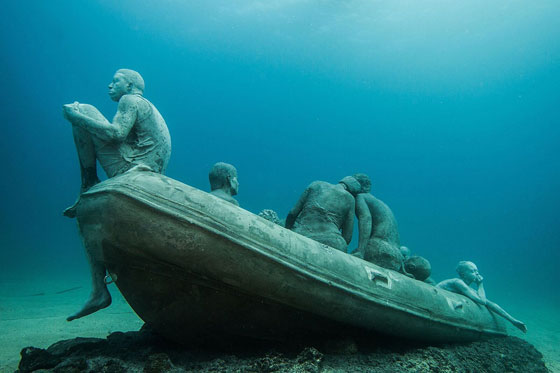 بالفيديو والصور.. افتتاح أول متحف تماثيل تحت الماء في أوروبا صورة رقم 17