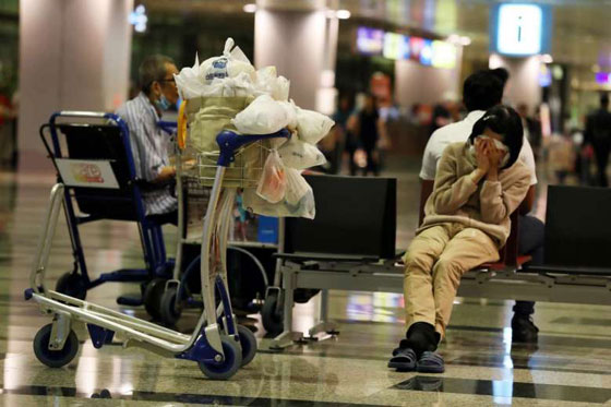 فيديو وصور.. امرأة تعيش 8 سنوات داخل مطار شانغي في سنغافورة صورة رقم 1