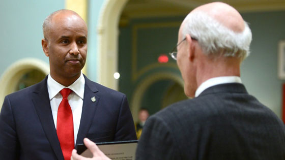 مهاجر صومالي يشق طريقه الى الحكومة الكندية ويصبح وزيرا فيها صورة رقم 4