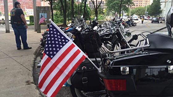 5 آلاف سائق دراجة نارية يدعمون ترامب ويحمونه يوم تنصيبه صورة رقم 2