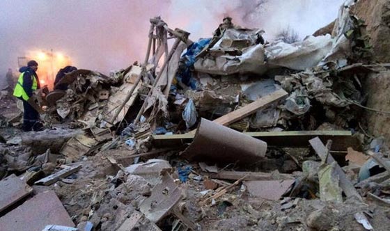 تحطم طائرة نقل تركية في حي سكني بقرغزستان ومقتل 32 شخصا.. فيديو صورة رقم 6