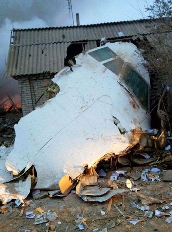 تحطم طائرة نقل تركية في حي سكني بقرغزستان ومقتل 32 شخصا.. فيديو صورة رقم 1