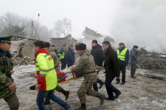 تحطم طائرة نقل تركية في حي سكني بقرغزستان ومقتل 32 شخصا.. فيديو صورة رقم 5