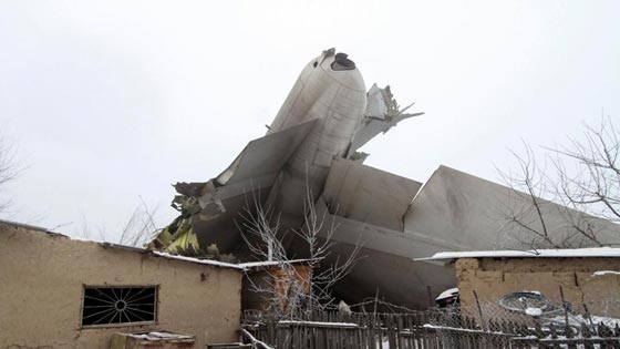 تحطم طائرة نقل تركية في حي سكني بقرغزستان ومقتل 32 شخصا.. فيديو صورة رقم 2