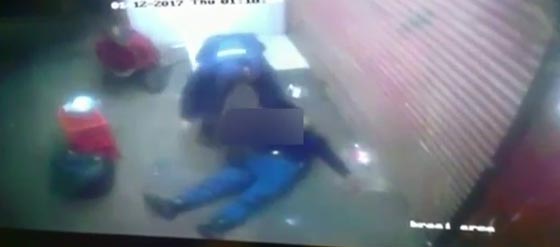 الشرطة تغطي والكاميرا تفضح جريمة قتل ضابط شرطة على يد زميله؟ فيديو صورة رقم 1