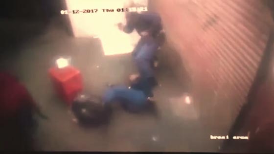 الشرطة تغطي والكاميرا تفضح جريمة قتل ضابط شرطة على يد زميله؟ فيديو صورة رقم 4