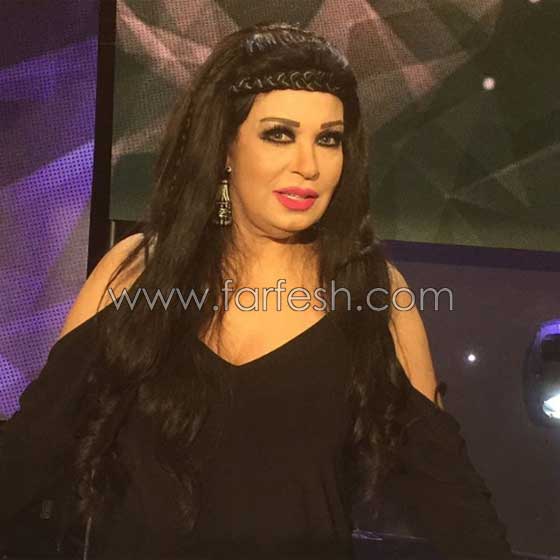 فيديو الراقصة فيفي عبده  في عزاء كريمة مختار توبخ شاباً تحرش بها صورة رقم 14