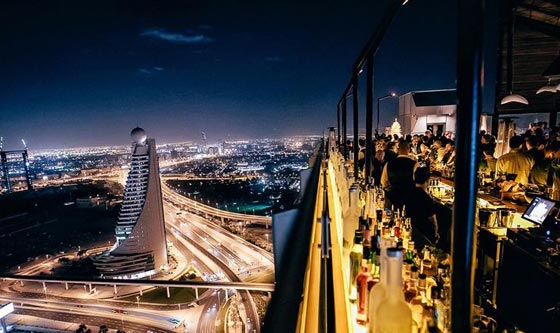 تناول وجبتك الفاخرة في سماء دبي مع اطلالة مذهلة على المدينة.. صور صورة رقم 1