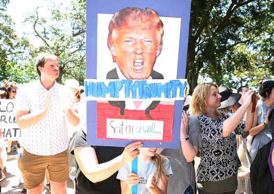 ترامب رئيس للمنقسمين.. بين مناصرين له ومحتجين في الشوارع صورة رقم 19