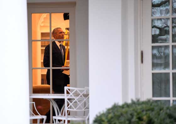 فيديو وصور مؤثرة.. لحظة مغادرة اوباما للبيت الابيض لآخر مرة صورة رقم 2