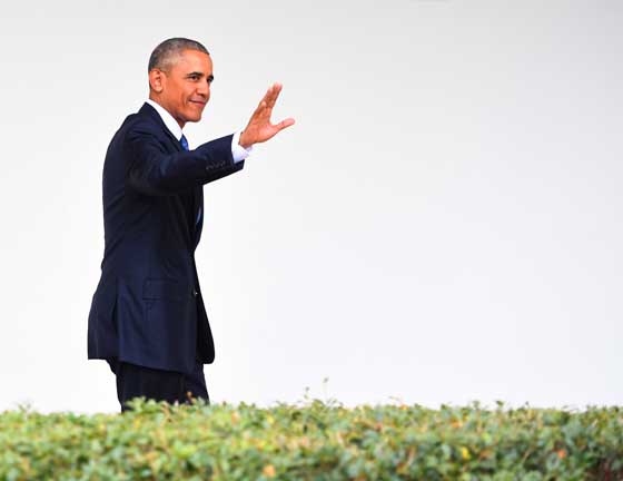 فيديو وصور مؤثرة.. لحظة مغادرة اوباما للبيت الابيض لآخر مرة صورة رقم 3