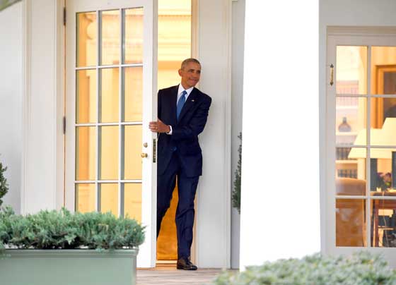 فيديو وصور مؤثرة.. لحظة مغادرة اوباما للبيت الابيض لآخر مرة صورة رقم 6