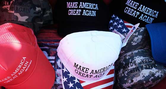 ما حكاية قبعات البيسبول الحمراء التي صدمت ترامب في حفل تنصيبه؟! صورة رقم 4