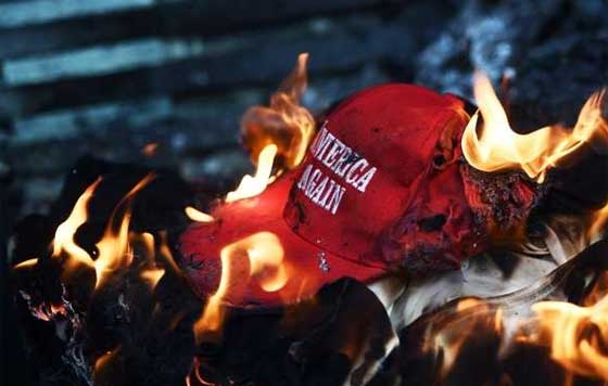 ما حكاية قبعات البيسبول الحمراء التي صدمت ترامب في حفل تنصيبه؟! صورة رقم 8