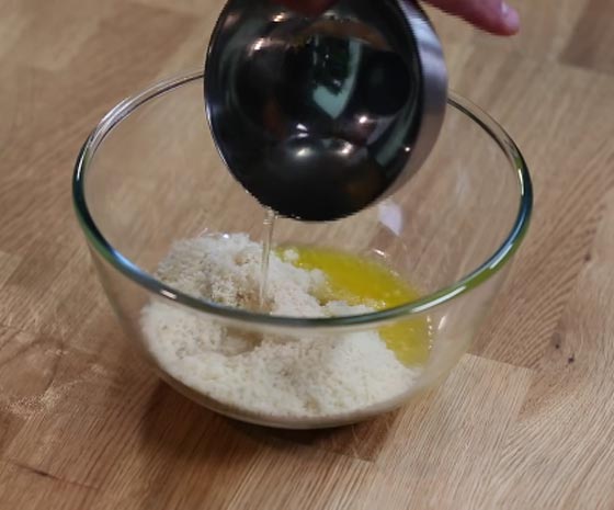 فيديو:  طريقة عمل الكنافة بالجبنة: شهية، لذيذة وسهلة صورة رقم 1