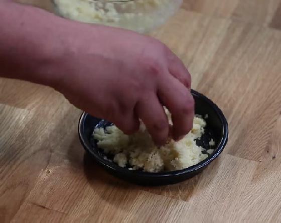 فيديو:  طريقة عمل الكنافة بالجبنة: شهية، لذيذة وسهلة صورة رقم 2