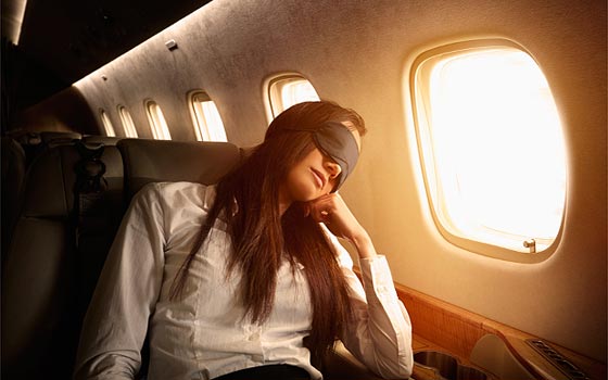 10 اشياء ينبغي تجنبها على متن الطائرة.. اولها النوم وقلة الحركة! صورة رقم 3