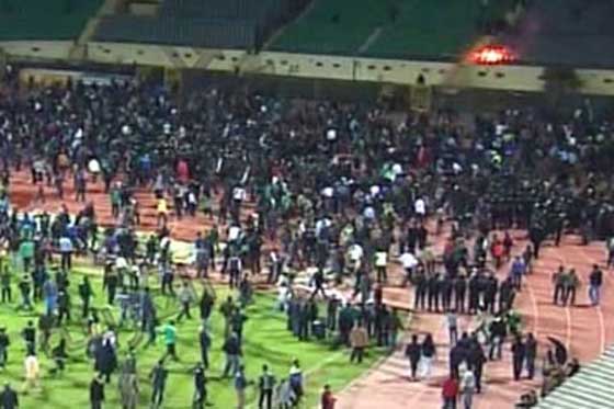  فيديو مجزرة بورسعيد: 300 قتيل وجريح في أسوأ كوارث الكرة المصرية! صورة رقم 13