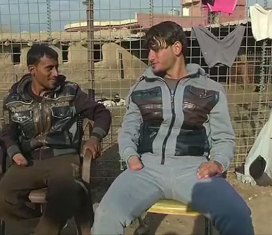 داعش يقطع ايادي طفلين لانهما رفضا اطلاق النار واعدام رجلين! صورة رقم 3