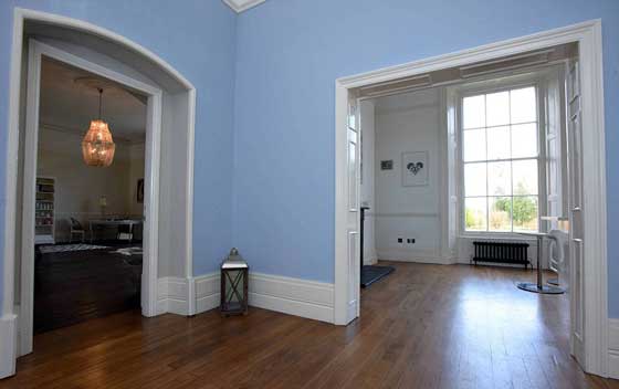 صور: منزل فخم معروض للبيع في بريطانيا بأقل من 3 دولارات صورة رقم 10