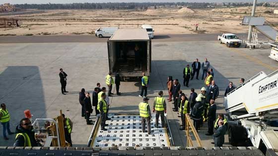 صور مذهلة.. مشروع نقل فتاة مصرية تزن نصف طن الى الهند بطائرة شحن صورة رقم 11