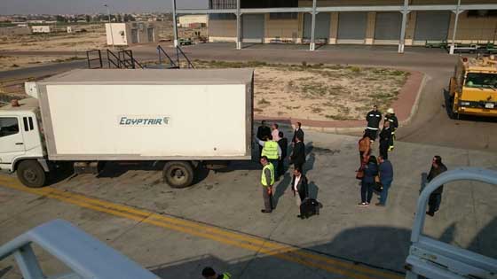 صور مذهلة.. مشروع نقل فتاة مصرية تزن نصف طن الى الهند بطائرة شحن صورة رقم 14