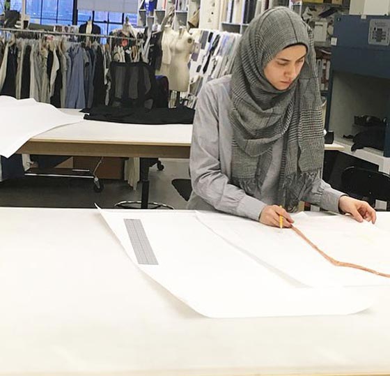 مصممة أمريكية من اصل فلسطيني ترفض خلع الحجاب رغم العنصرية صورة رقم 2