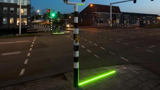 اشارات مرورية خاصة لمدمني الهواتف المحمولة في شوارع هولندا صورة رقم 7