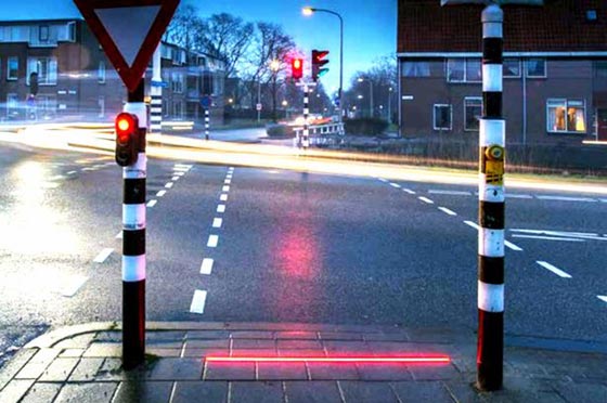 اشارات مرورية خاصة لمدمني الهواتف المحمولة في شوارع هولندا صورة رقم 8