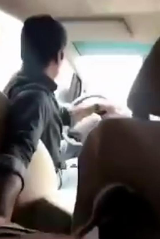 فتاة سعودية شجاعة تصوّر فيديو صادم لسائق تحرّش بها! صورة رقم 1