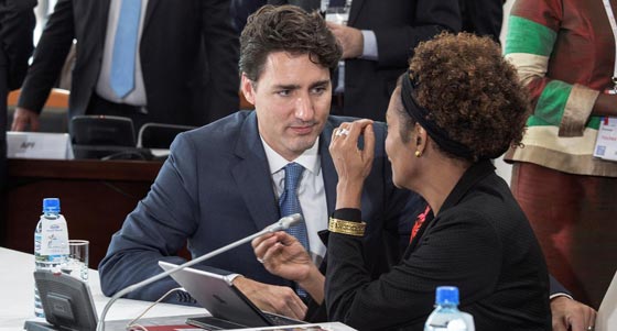 الرئيس الكندي ترودو يأسر قلوب النساء الشهيرات بهذه النظرات! صورة رقم 3