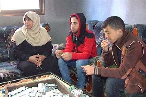 شقيقان من غزة يتناولان 200 حبة دواء يومياً بسبب مرض نادر صورة رقم 4