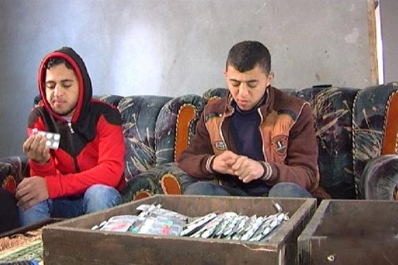 شقيقان من غزة يتناولان 200 حبة دواء يومياً بسبب مرض نادر صورة رقم 5