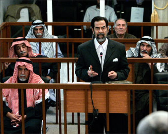 قاضي يكشف اسرار لحظة اعدام صدام: كان متماسكا وكانوا يرتجفون صورة رقم 8