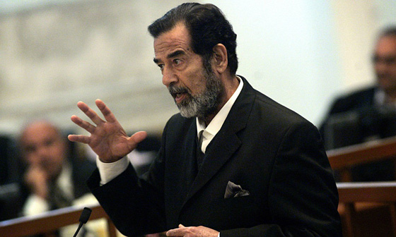 قاضي يكشف اسرار لحظة اعدام صدام: كان متماسكا وكانوا يرتجفون صورة رقم 9