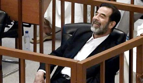 قاضي يكشف اسرار لحظة اعدام صدام: كان متماسكا وكانوا يرتجفون صورة رقم 2