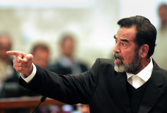 قاضي يكشف اسرار لحظة اعدام صدام: كان متماسكا وكانوا يرتجفون صورة رقم 7
