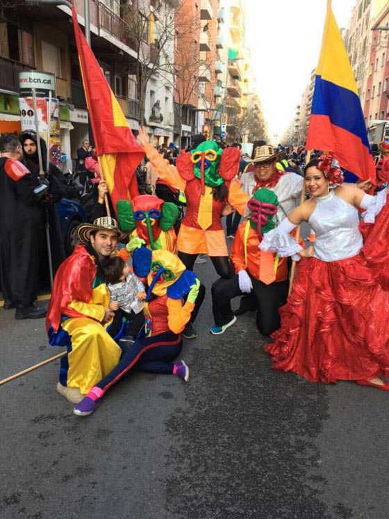 فيديو كرنفال سنوي في كولومبيا: رقص ومسيرات وثياب ملونة صورة رقم 12