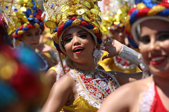 فيديو كرنفال سنوي في كولومبيا: رقص ومسيرات وثياب ملونة صورة رقم 17