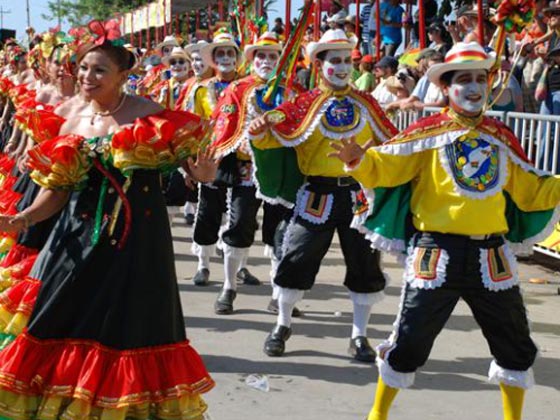 فيديو كرنفال سنوي في كولومبيا: رقص ومسيرات وثياب ملونة صورة رقم 19