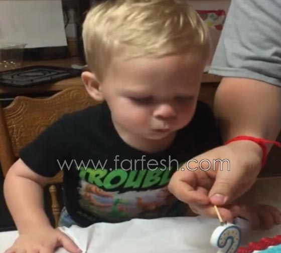 فيديو طريف.. طفل يستعجل اطفاء شمعة ميلاده ويشعل ضحكات الحضور صورة رقم 5