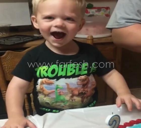 فيديو طريف.. طفل يستعجل اطفاء شمعة ميلاده ويشعل ضحكات الحضور صورة رقم 6