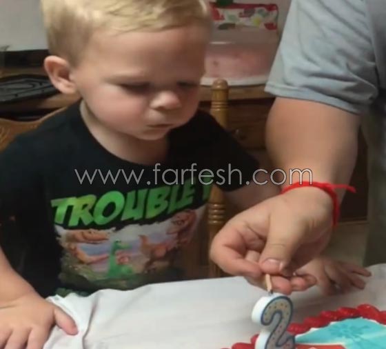 فيديو طريف.. طفل يستعجل اطفاء شمعة ميلاده ويشعل ضحكات الحضور صورة رقم 8