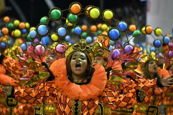 اضخم احتفال سامبا على وجه الارض في البرازيل يبشر بموسم الصوم  صورة رقم 23
