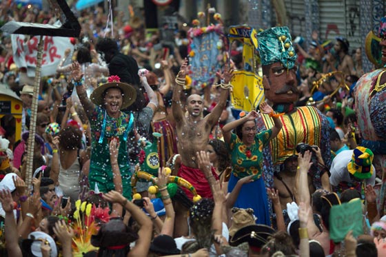 اضخم احتفال سامبا على وجه الارض في البرازيل يبشر بموسم الصوم  صورة رقم 29