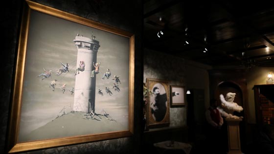 فنان غامض يصمم فندقا في بيت لحم يطل على اسوأ مشهد في فلسطين صورة رقم 4
