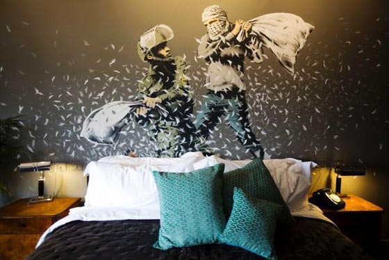 فنان غامض يصمم فندقا في بيت لحم يطل على اسوأ مشهد في فلسطين صورة رقم 8