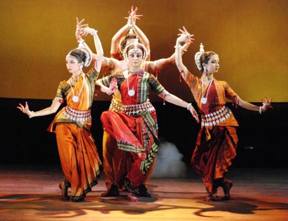 فيديو رقص النساء حول العالم: الرقص الشرقي، الهندي والروسي  صورة رقم 4